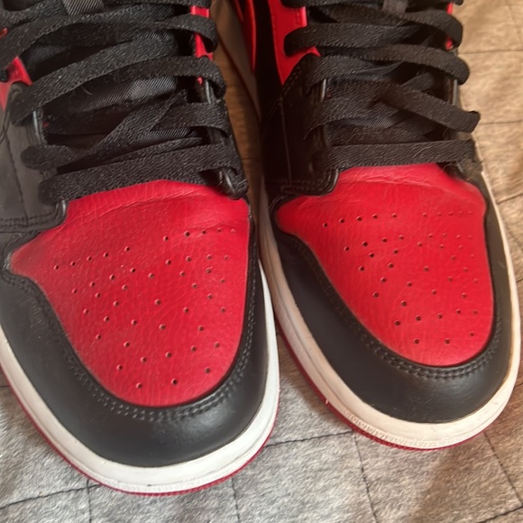 Nike Jordan 1 Banned - Picture 6 of 8